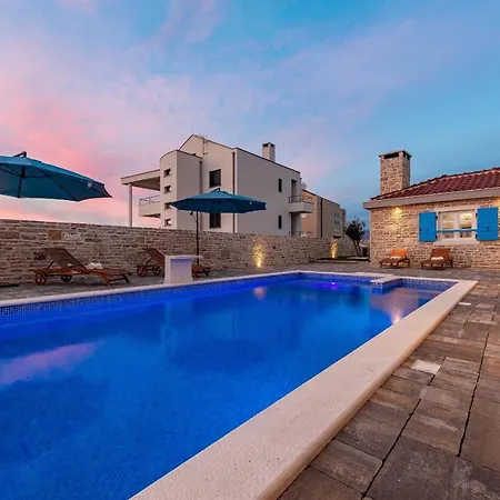 Zizi Villa