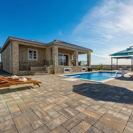 Zizi Villa